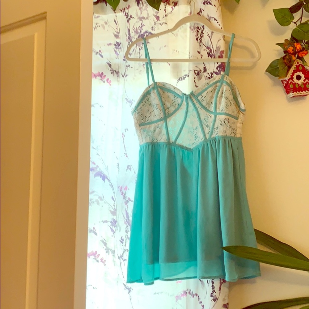 Really cute dress ! great to show off your legs!